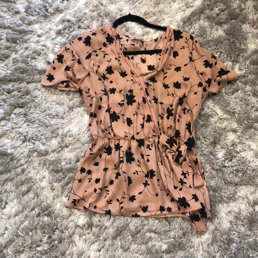 Short sleeved floral blouse